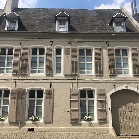 Bed and Breakfast Aux Remparts De Montreuil Монтрей-сюр-Мер Экстерьер фото