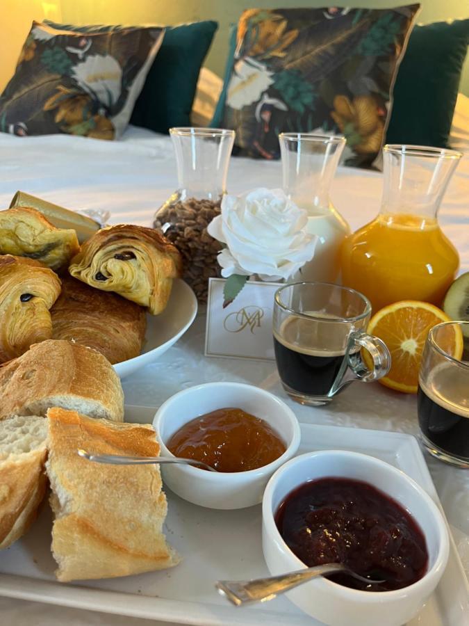 Bed and Breakfast Aux Remparts De Montreuil Монтрей-сюр-Мер Экстерьер фото
